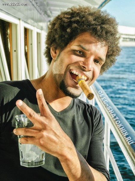 抽雪茄的人图片大全