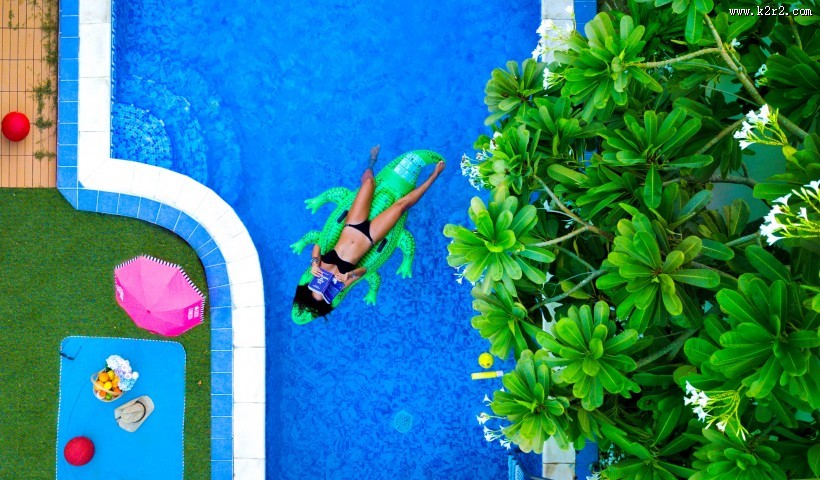 躺着的美女图片