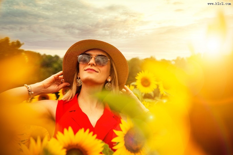 戴草帽的美女图片