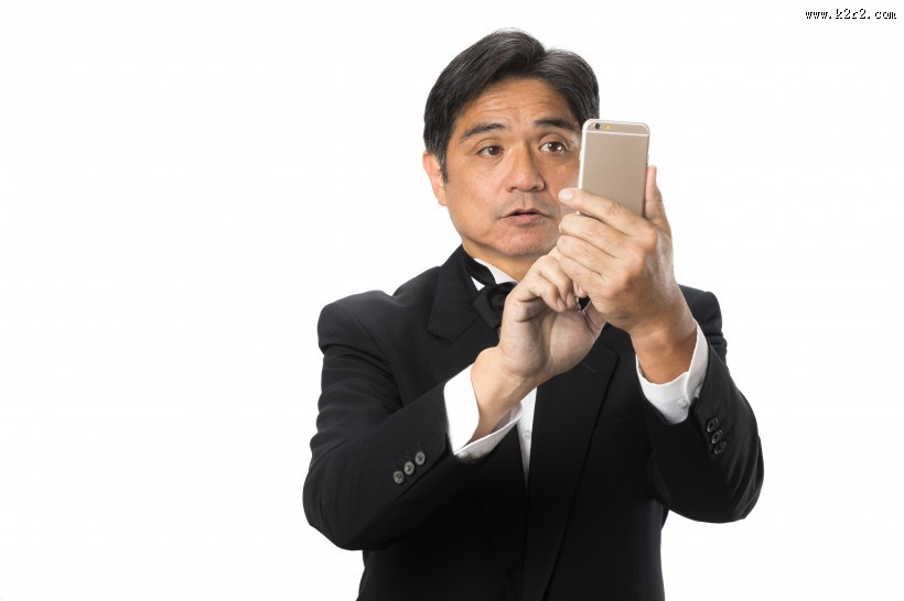 西装革履的中年管家图片