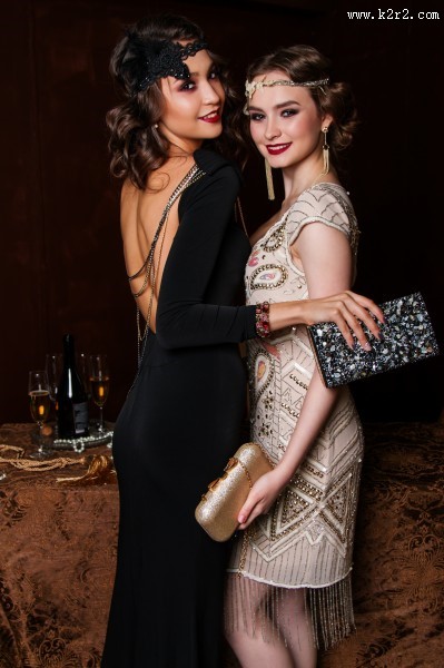 派对上的女人图片