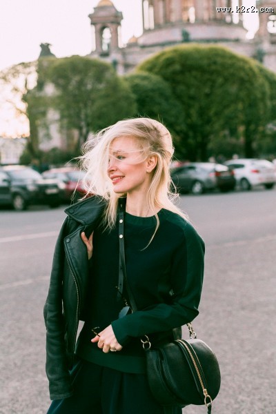 穿夹克的美女图片