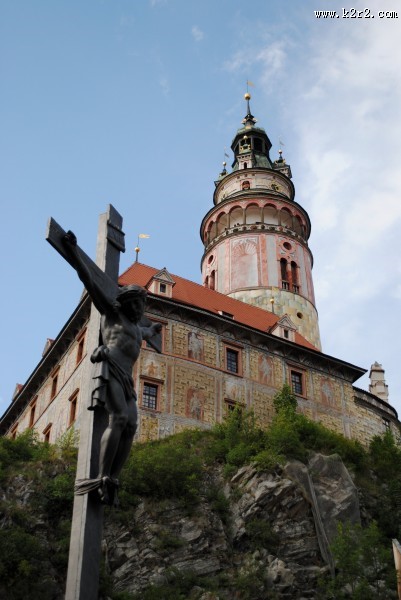 十字架上的耶稣图片