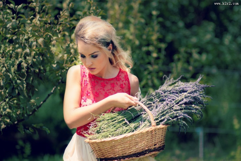 做园艺的美女图片