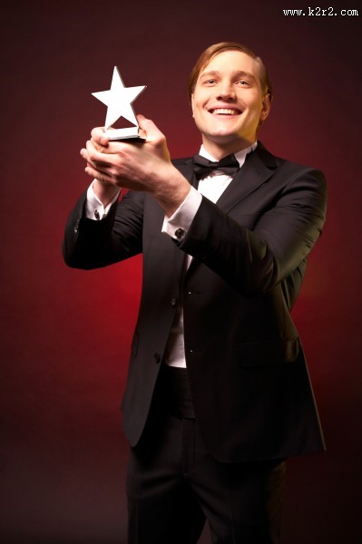 咧嘴笑的男士图片大全