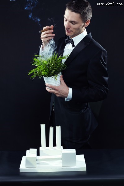 抽烟的男士图片