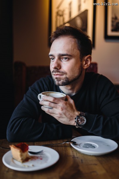 喝咖啡的男人图片