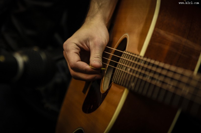 弹吉他的人物图片大全