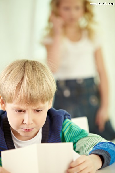 教室里的小学生图片