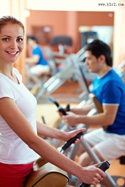 健身的美女图片