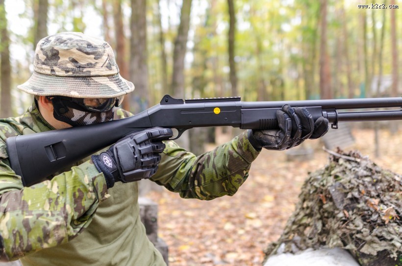 持枪的军人图片大全