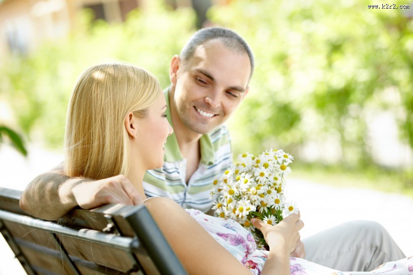 亲密的情侣图片