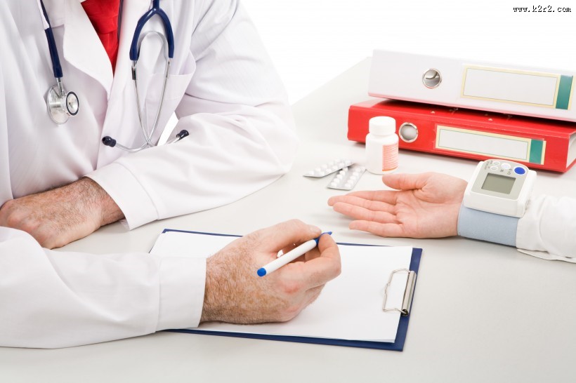 医术高明的男医生图片