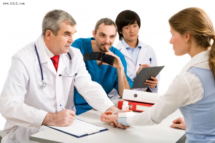 医术高明的男医生图片