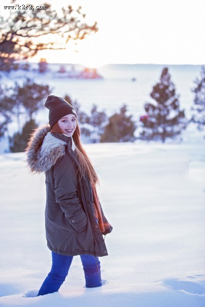 雪地里的美女图片大全