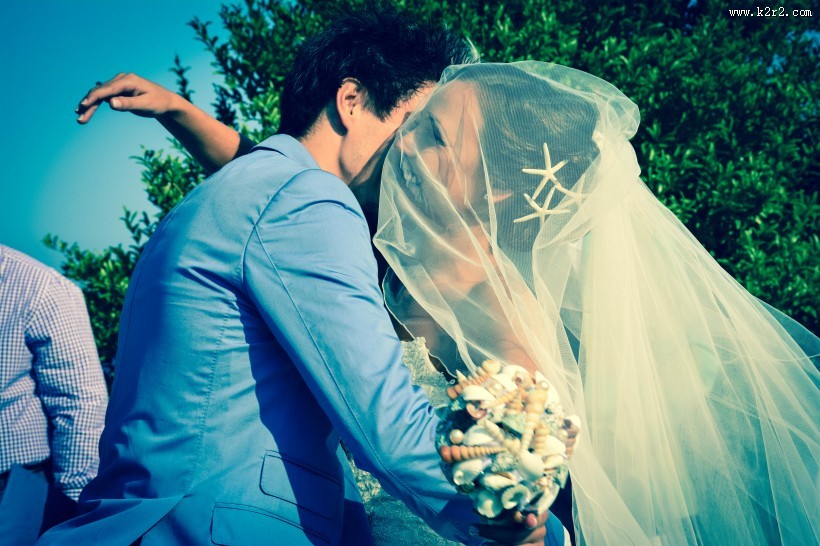 结婚的夫妻图片