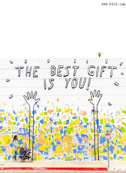 抓拍人走过墙图片