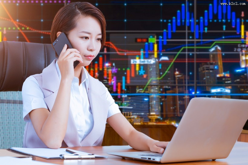 正在打电话的人图片大全