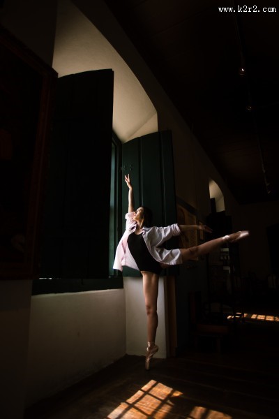 正在跳舞的人图片