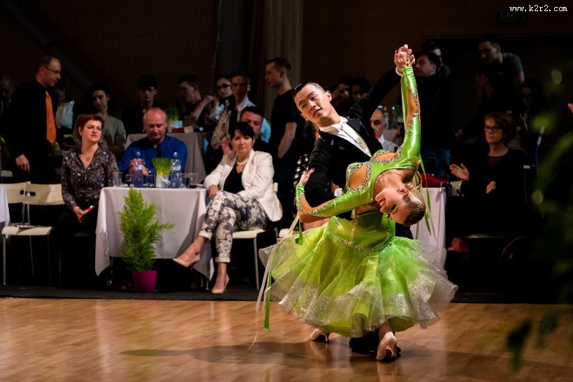 跳舞的男女组合图片大全