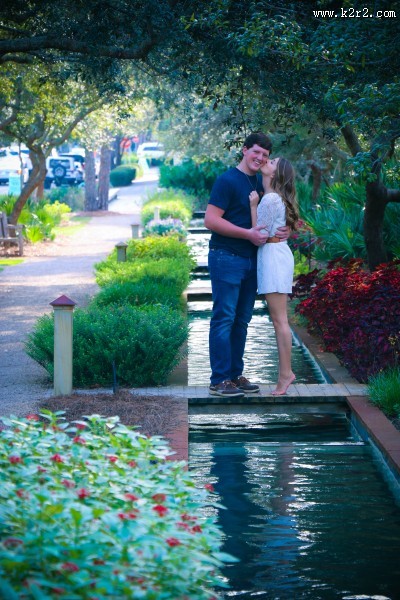 互相拥抱的恋人图片