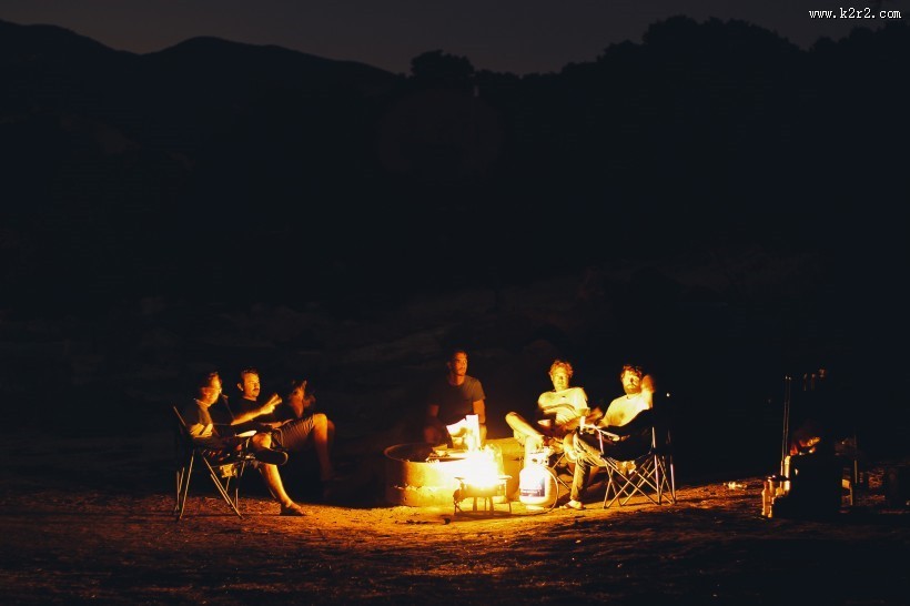 野外露营的篝火图片