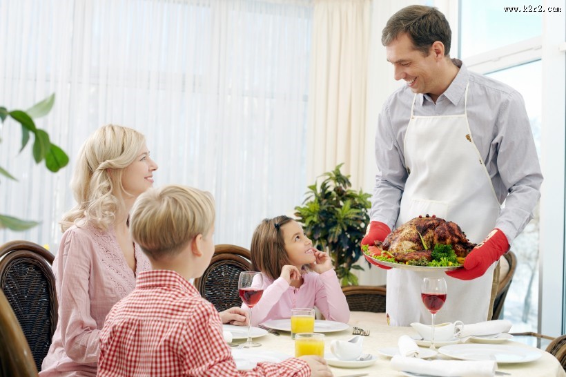 开心的一家人家庭图片