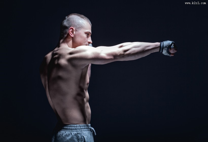 搏击运动的男人图片