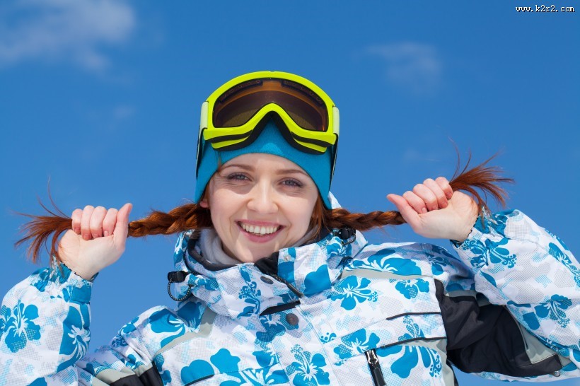 开心滑雪的一家人图片