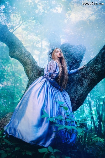 森林中的美女公主图片