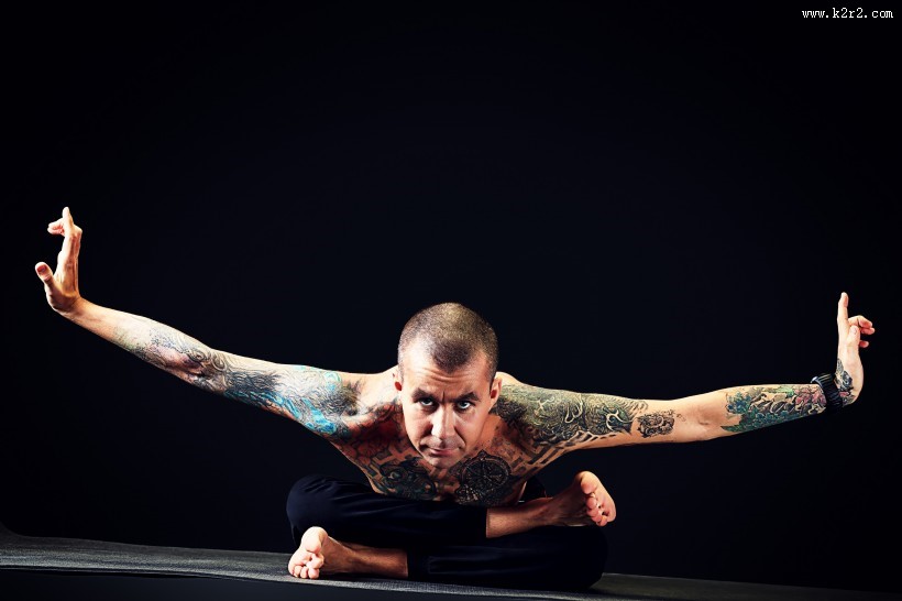 做瑜伽的男人图片