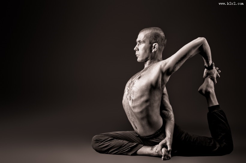 做瑜伽的男人图片