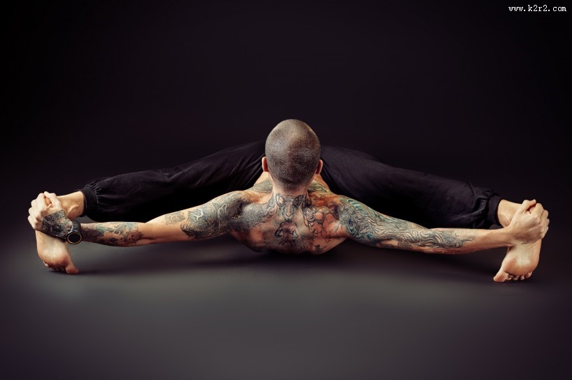 做瑜伽的男人图片