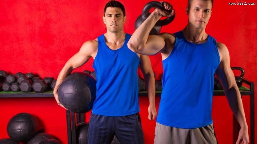 健身房健身的肌肉男图片大全
