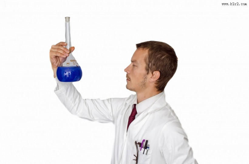 实验室做实验的人图片