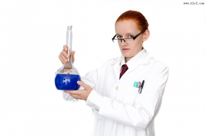 实验室做实验的人图片