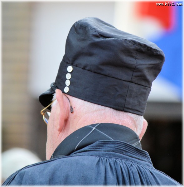 戴帽子的人物背影图片大全