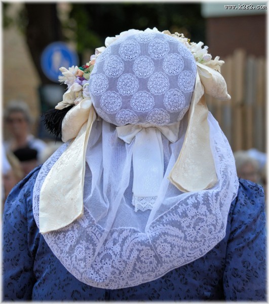 戴帽子的人物背影图片大全