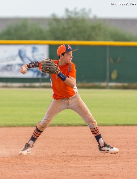 正在打棒球的孩子图片