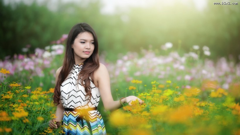 花丛中的美女图片大全