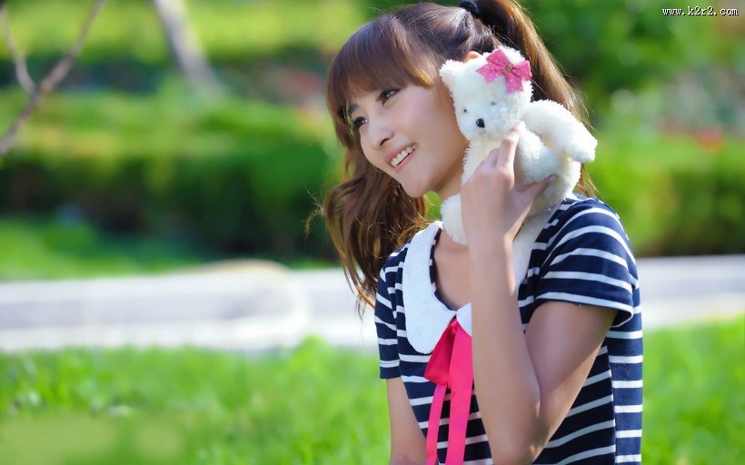 萌哒哒的齐刘海美女图片