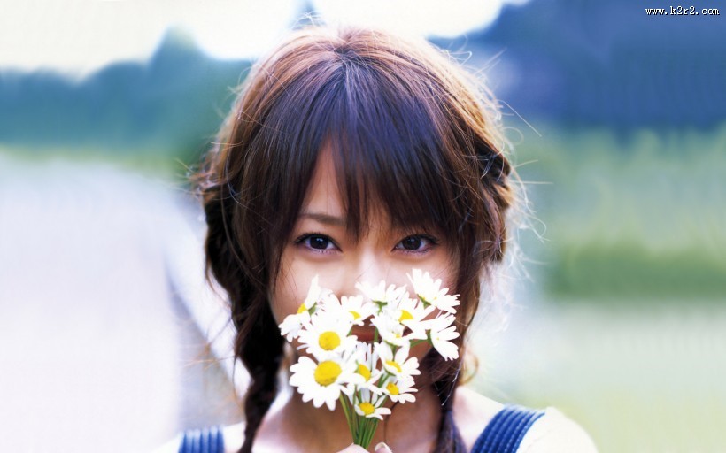 萌哒哒的齐刘海美女图片