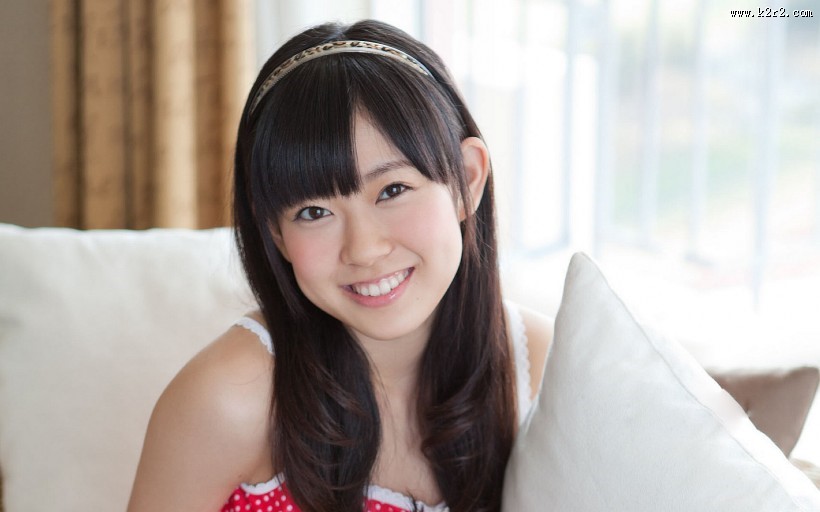 萌哒哒的齐刘海美女图片