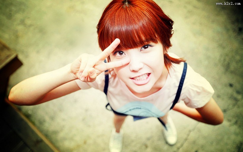 萌哒哒的齐刘海美女图片