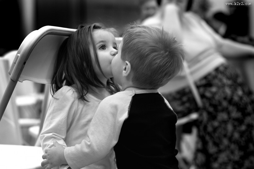 两小无猜的小孩图片