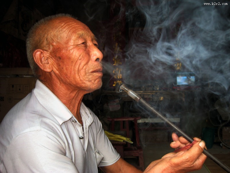 和蔼的老人图片