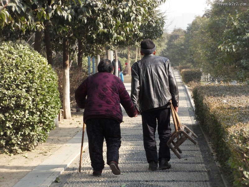 和蔼的老人图片