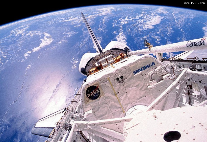 探索宇宙-太空中的宇航员图片