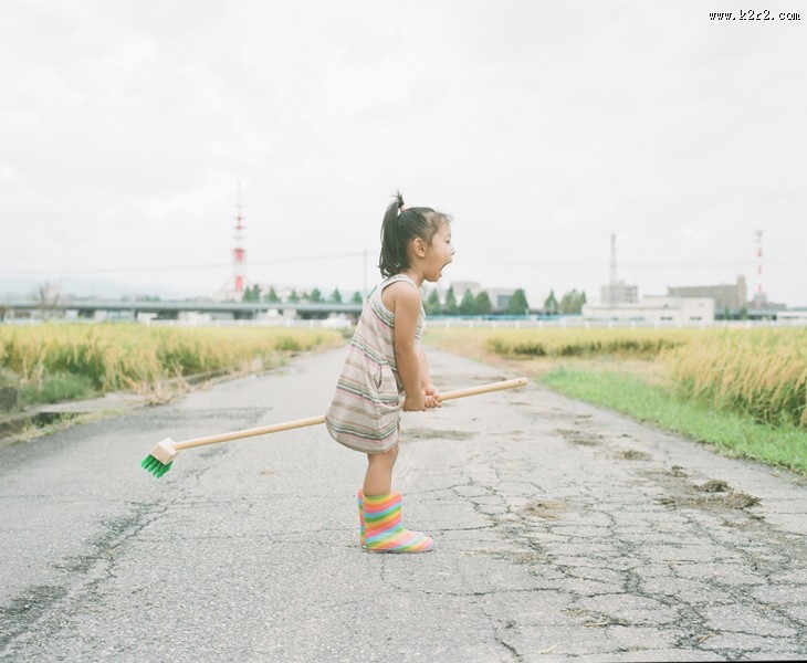 日本超萌小女孩公路摄影图片大全