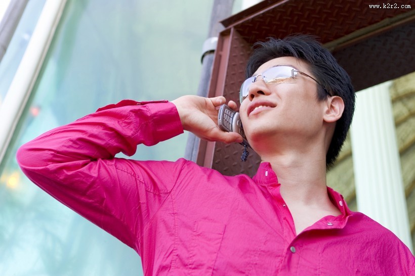 白领男性打电话特写图片